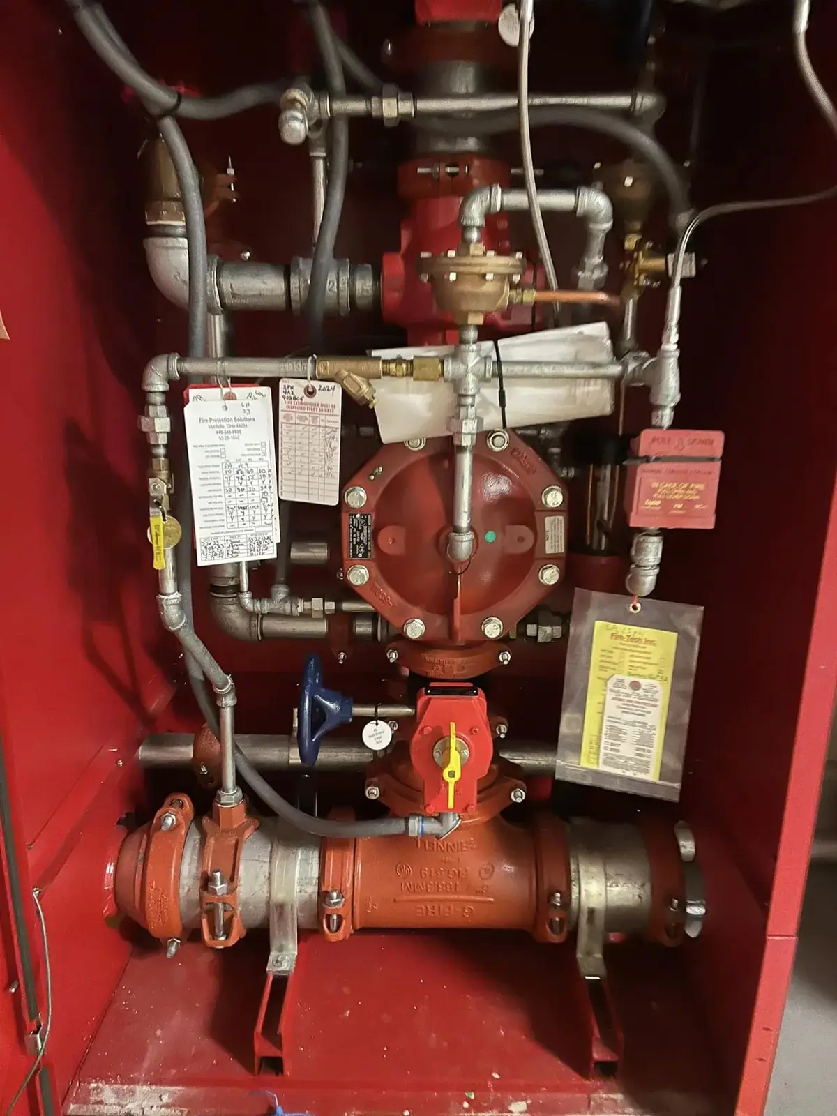 Backflow preventer and pressure-reducing valve assembly in a fire service cabinet